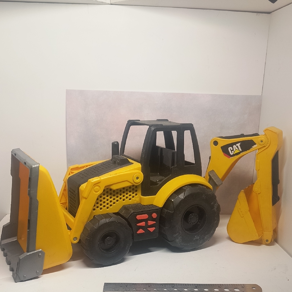 Toy State Industrial Ltd. CAT Caterpillar Tractor Sounds and Movement